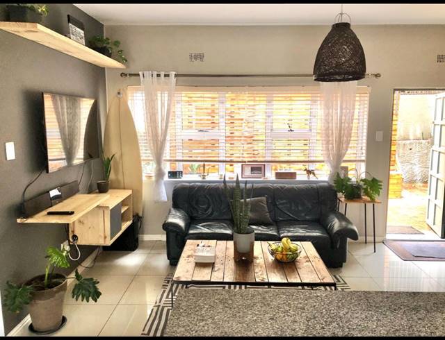 2 BEDROOM APARTMENT FOR SALE IN ORANJEZICHT